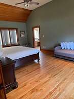 Hidden Waterfront Luxury Oasis With 9-acre Pond 5 Bedroom Home by RedA