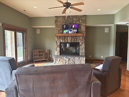 Hidden Waterfront Luxury Oasis With 9-acre Pond 5 Bedroom Home by RedA