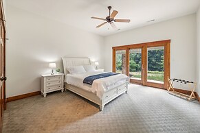 Hidden Waterfront Luxury Oasis With 9-acre Pond 5 Bedroom Home by RedA