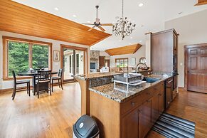 Hidden Waterfront Luxury Oasis With 9-acre Pond 5 Bedroom Home by RedA