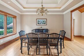 Hidden Waterfront Luxury Oasis With 9-acre Pond 5 Bedroom Home by RedA