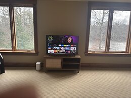 Hidden Waterfront Luxury Oasis With 9-acre Pond 5 Bedroom Home by RedA