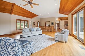 Hidden Waterfront Luxury Oasis With 9-acre Pond 5 Bedroom Home by RedA