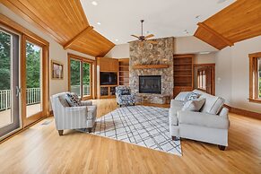 Hidden Waterfront Luxury Oasis With 9-acre Pond 5 Bedroom Home by RedA