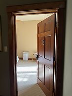 Hidden Waterfront Luxury Oasis With 9-acre Pond 5 Bedroom Home by RedA