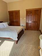 Hidden Waterfront Luxury Oasis With 9-acre Pond 5 Bedroom Home by RedA