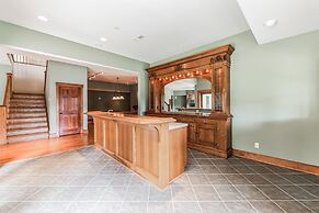 Hidden Waterfront Luxury Oasis With 9-acre Pond 5 Bedroom Home by RedA