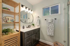 Family-friendly Getaway Near Slide Hill Park 3 Bedroom Home by RedAwni