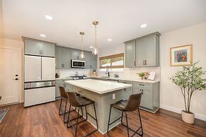 Family-friendly Getaway Near Slide Hill Park 3 Bedroom Home by RedAwni