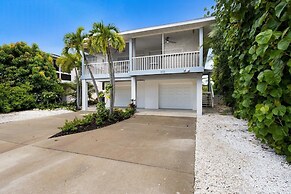 Bean Point Bliss 3 Bedroom Home by RedAwning