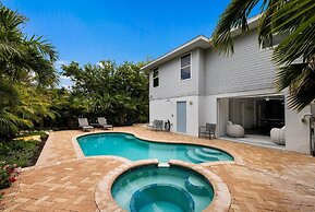 Bean Point Bliss 3 Bedroom Home by RedAwning