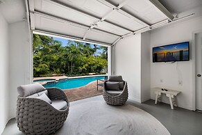 Bean Point Bliss 3 Bedroom Home by RedAwning