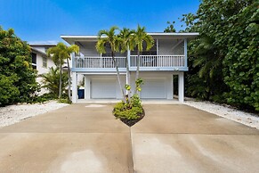 Bean Point Bliss 3 Bedroom Home by RedAwning