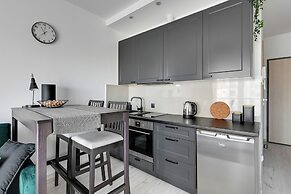 Albatross Tower by Grand Apartments