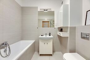 Albatross Tower by Grand Apartments