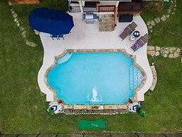 Serene Views Ideal For Long Stays Heated Pool