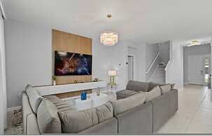 New Home 8 Bedrooms At Bella Vida