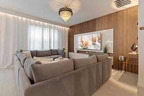 Brand New Home 8 Bedrooms At Bella Vida