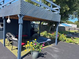 East Court Motel