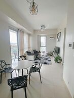 S & E condo with Panoramic view