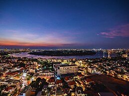 The Lumiere Luxury Citypoint ANGIA