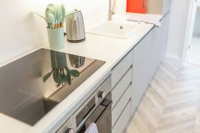 Bright & Airy 2BD - 10min walk to Centre