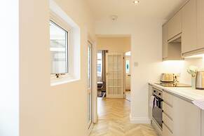 Bright & Airy 2BD - 10min walk to Centre