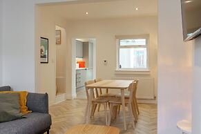 Bright & Airy 2BD - 10min walk to Centre