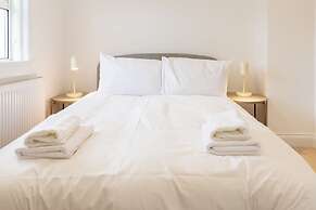 Bright & Airy 2BD - 10min walk to Centre