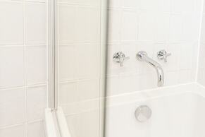 Bright & Airy 2BD - 10min walk to Centre