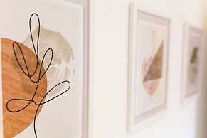 Bright & Airy 2BD - 10min walk to Centre