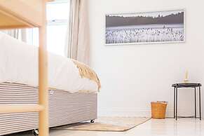 Bright & Airy 2BD - 10min walk to Centre