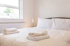 Bright & Airy 2BD - 10min walk to Centre