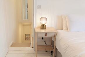 Bright & Airy 2BD - 10min walk to Centre