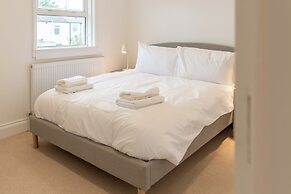 Bright & Airy 2BD - 10min walk to Centre