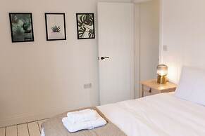 Bright & Airy 2BD - 10min walk to Centre
