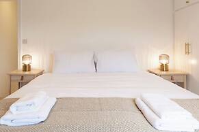 Bright & Airy 2BD - 10min walk to Centre