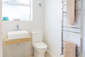 Bright & Airy 2BD - 10min walk to Centre