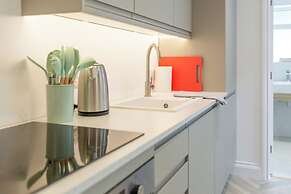 Bright & Airy 2BD - 10min walk to Centre