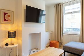 Bright & Airy 2BD - 10min walk to Centre