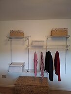 Stroud's Golden Valley 2-bedroom Apartment Retreat