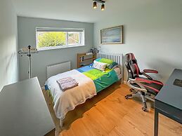 Stroud's Golden Valley 2-bedroom Apartment Retreat