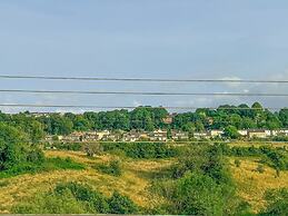 Stroud's Golden Valley 2-bedroom Apartment Retreat