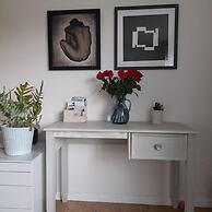 Stroud's Golden Valley 2-bedroom Apartment Retreat