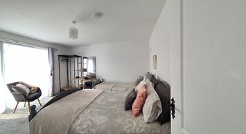 Tranquil Carney Commons Cottage - Sleeps 10