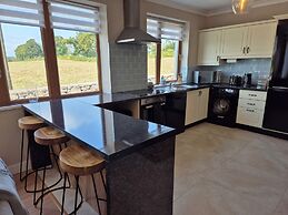 Tranquil Carney Commons Cottage - Sleeps 10