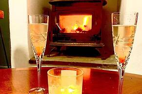 Tranquil Carney Commons Cottage - Sleeps 10