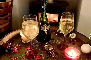 Tranquil Carney Commons Cottage - Sleeps 10