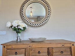 Tranquil Carney Commons Cottage - Sleeps 10