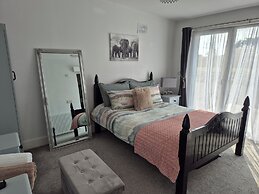 Tranquil Carney Commons Cottage - Sleeps 10